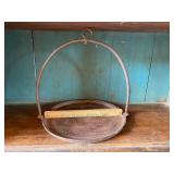 Cast iron griddle with bail handle