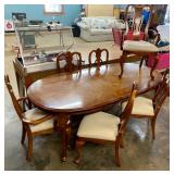 Lexington furniture table and 6 chairs