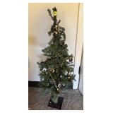 3ft  Tree w/ Hawkeye Decor