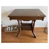 Antique Occassional Table 29Wx21Dx29H