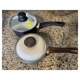 2 Saucepans w/LIds