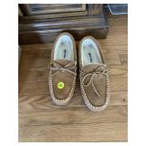 Slippers Size 11 Med.