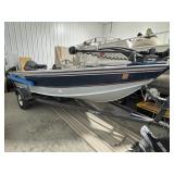 16 1/2' Lund Renegade II 1650 Boat
