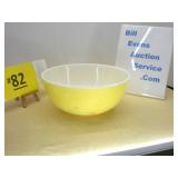 Vintage Pyrex Glass Mixing Bowl in Yellow