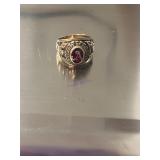 10KT GOLD 1977 ARKANSAS CLASS RING WITH GEMSTONE