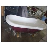 Freestanding Clawfoot Bathtub with Gold-Colored Fe