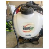 Roundup Backpack Sprayer with Adjustable Straps