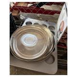 Aluminum Pizza Pans and Muffin Trays