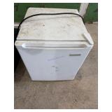 Kenmore Mini Fridge, White, with Wire Shelf