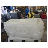 Igloo Large White Cooler with Hinged Lid and Measu