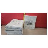 6 new white bath towels