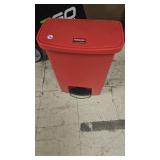 Rubbermaid kitchen trash can