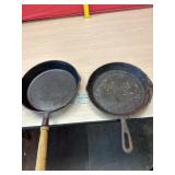 2 cast iron skillets