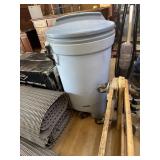 Rubbermaid Bruiser Trash can on wheels