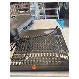 Mackie 1604 VLZ Pro 16 Channel mixing Board, does