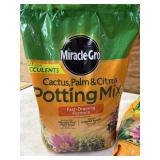 Potting mix Miracle -gro