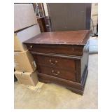 End table 3x18ï¿½x29ï¿½ missing knob