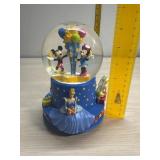 Waltï¿½s 200 Snow globe music box works missing