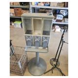 Plastic  3 dispenser candy machine with key