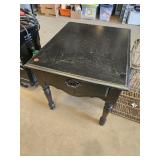 21"ï¿½27"ï¿½21" Broyhill wood end table