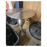19"ï¿½24" steel table
