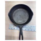 5 cast Iron Skillet no Brand