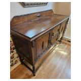 56"ï¿½20"ï¿½40" oak buffet