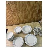 Longaberger Pottery Dishes 3- 10ï¿½ plates