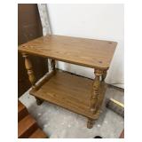 End table 24ï¿½x16ï¿½x23ï¿½