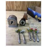 2 Vintage Timers work, Flower Magnets and 1 1/2