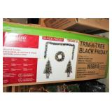 Garland Wreath and Tree Set Like New