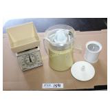 Juicer and Scales lot Vintage