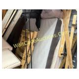FURNITURE, PALLETS