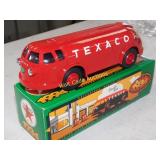 Texaco 1934 - Diamond T Tanker - "Doodle Bug" -