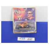 Dale Jarrett 1998 Taurus - 1:43 Scale Batman vs.
