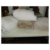 Blankets -  lot of 4 - Soft and Fluffy