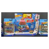 Hot Wheelsï¿½Ice Cream Shopï¿½& 2 Hot Wheels 3-Car Set