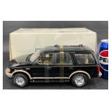 Ford Expedition Eddie Bauer 1:18 Model Car