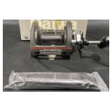 Daiwa SL 250H Sealine Series Fishing Reel w Box