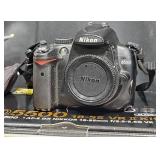 Nikon D5000 DSLR Camera Body w Battery