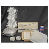Vntg Kitchenware - 1975 Holly Hobbie Cake Pan +