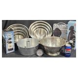 Kitchen Tools - Bowls, Omelet Maker +