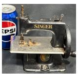 Vintage Singer #20 Miniature Toy Sewing Machine