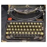 Vintage Remington Portable Typewriter w Carry Case