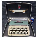 Vintage Smith-Corona Classic 12 Typewriter w Case