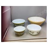 4 mixing bowls-3 Pyrex, 1 Gripstand