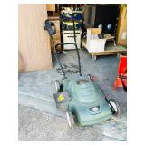 B & D electric 18' lawn mower-