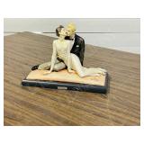 Kissing couple statuette - 10' h x 8' w