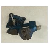 Swivel bench vice