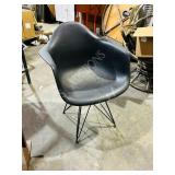 Molded form arm chair on metal base